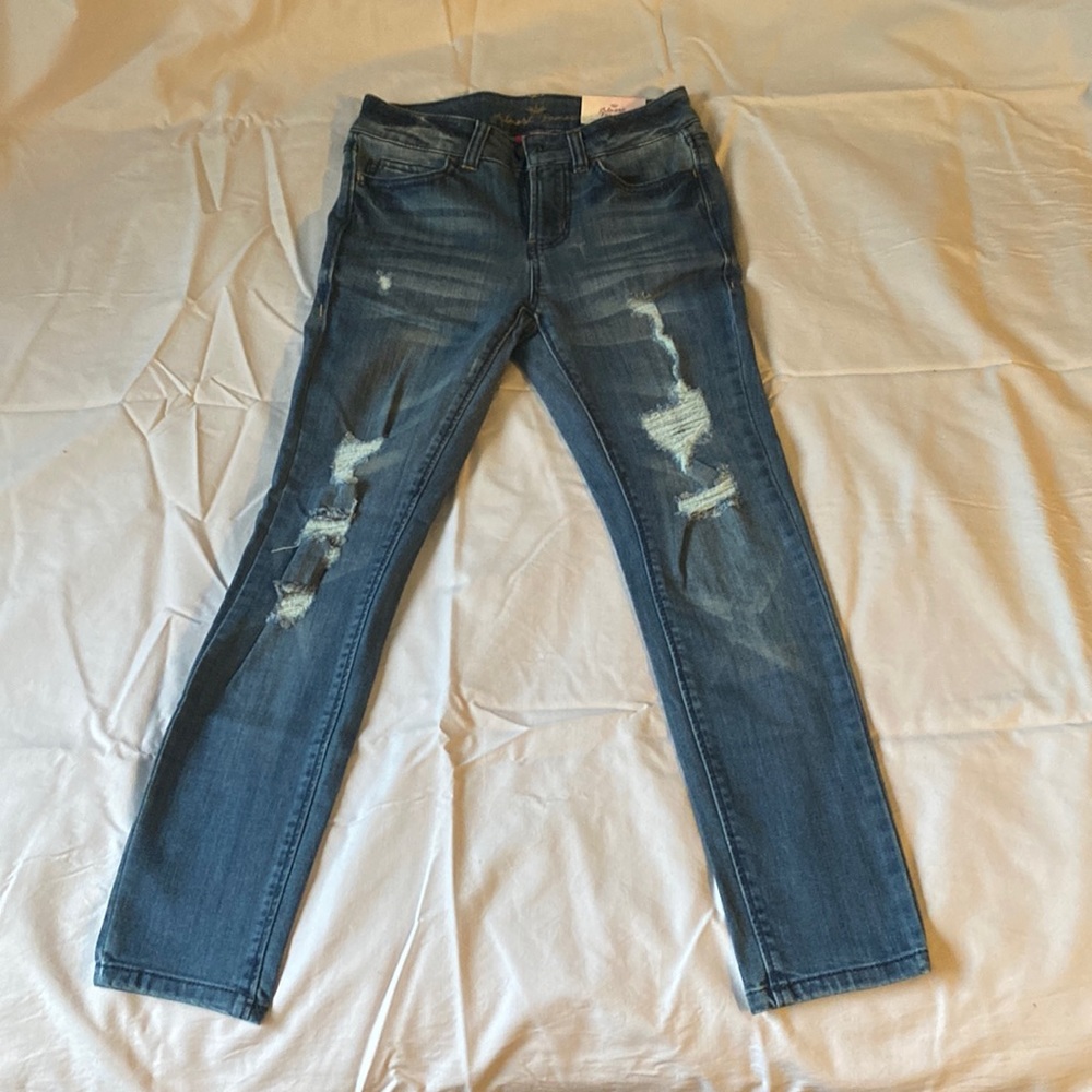 Size 0 Capri Jeans w/ tags attached. Never even worn before!